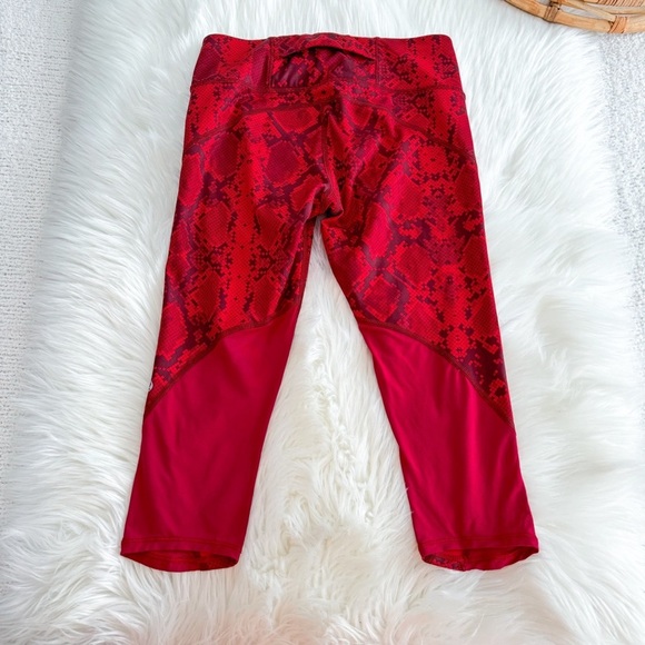 Lululemon Vent It Out Crop Mini Leggings Ziggy Snake Red Tide Cranberry - Picture 6 of 12